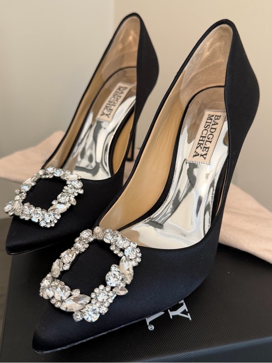 Badgley Mischka Cher Stiletto Pointy Toe Pump Black Satin Crystal Brooch 5.5 - Picture 3 of 8